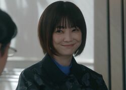 倉科カナ、美脚あらわな甘めコーデで上目遣い炸裂！ラウンジ嬢の“昼の顔”にギャップ萌え『グレイトギフト』6話