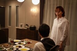 比嘉愛未、ドスの効いた声でベテラン俳優に痛烈ビンタ！怖すぎる形相に「過去イチ怖い」視聴者戦慄『スカイキャッスル』最終回