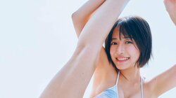 美女コスプレイヤー・ミンミコが初グラビア 柔軟性を生かした大胆ポーズも 『FLASH』登場