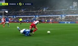 「タキの努力を無駄にするな！」南野拓実、相手を吹っ飛ばす脅威的デュエル→完璧クロスの一部始終！ 惜しすぎる“アシスト未遂”にファン溜息「これは決めてほしかった」