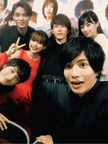 覆面系ノイズ』中条あやみ・志尊淳・小関裕太ら、豪華集合写真を公開