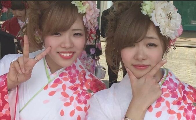 【写真・画像】29歳美人双子姉妹は同じ人に同時告白「1人だけが幸せになるかもしれないけど譲りたくなかった」　1枚目