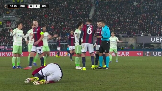 「何してんの」日本代表MF、キャリア初の退場処分…「先にちょっかい出したのは相手」「リスク管理が甘い」ファンの意見様々 5枚目