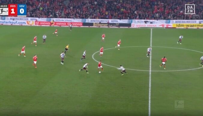 「キレてるな」佐野海舟、“神タッチ”で2人置き去り「すげえ」「上手すぎだろ」超速ボール奪取→密集地帯をドリブル突破 3枚目