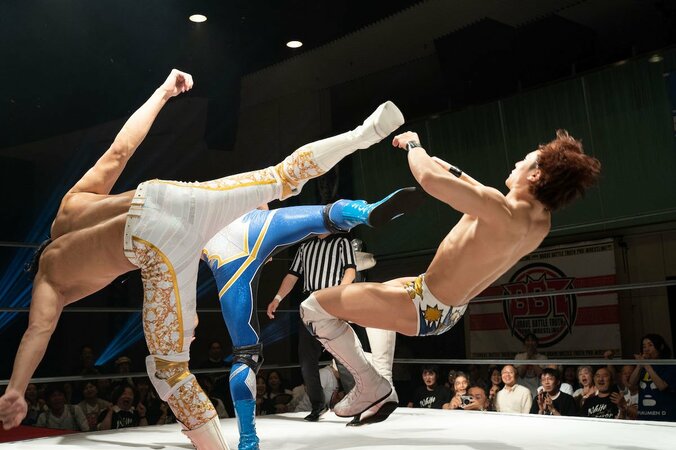 関口メンディーと武知海青が初タッグ！スタントなしの“プロレス”に視聴者興奮「神回」「息ぴったり」「見応えありすぎ」『覆面D』 3枚目