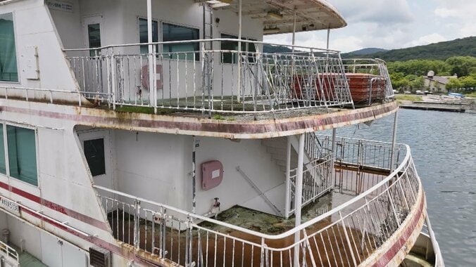 「十和田湖の恥」10年放置…不法係留の遊覧船4隻　青森県が7億円かけ撤去開始　なぜ？ 1枚目