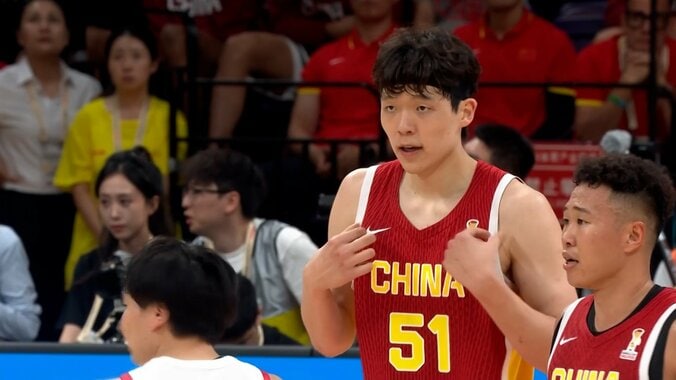 「イライラしすぎ」中国NBA逸材が“まさかの投げ飛ばし”…日本ビッグマンに「完璧ディフェンスすごい」【バスケW杯予選】 5枚目
