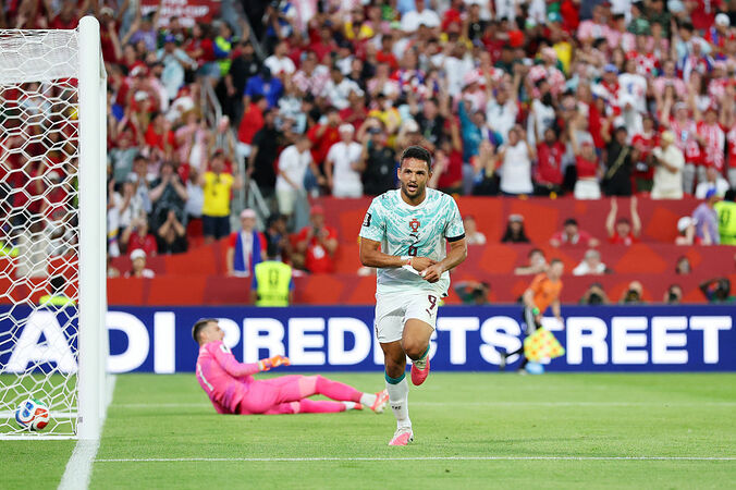 【W杯】ポルトガル、16強決めた“94分の”土壇場決勝弾 「一瞬の隙に飛び込んだ」劇的瞬間に称賛やまず 4枚目