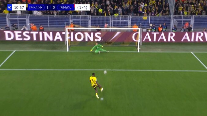 ありえねえだろ！“ギニアの怪物”衝撃の高速パネンカが話題沸騰「ここでチップキックは心臓が強すぎる」「なんちゅうメンタルしてんねん」 5枚目