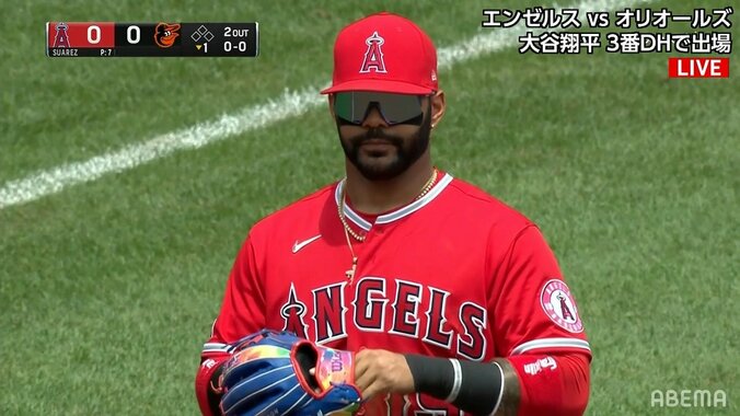 大谷翔平の同僚、ド派手グラブでスーパープレー エビ反りキャッチから爆肩スロー「素晴らしい」「肩つぇええ！」 1枚目