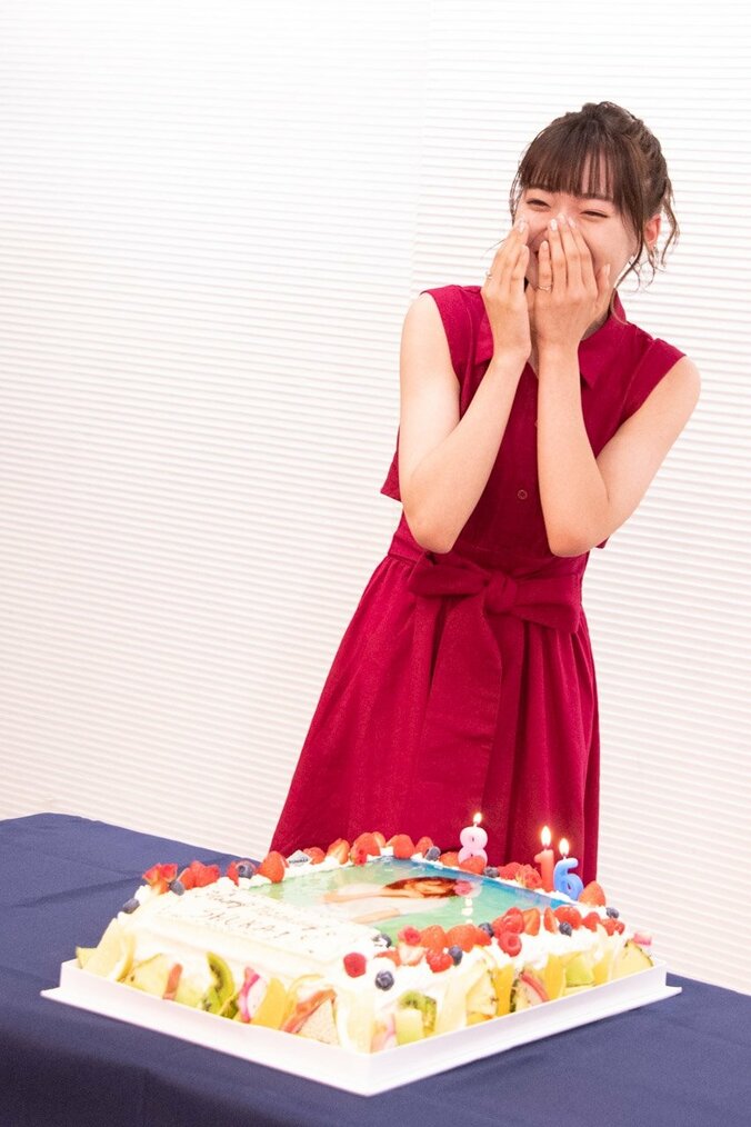 ラブライブ！声優の斉藤朱夏、サプライズの誕生日ケーキにうれし涙「油断した」 2枚目