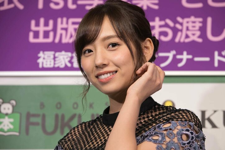 乃木坂46新内眞衣、素の表情を詰め込んだ初のソロ写真集は「100点」の仕上がり