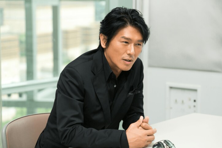 高橋克典　『特命係長 只野仁』の役作りで黒光りしすぎて闇に紛れる