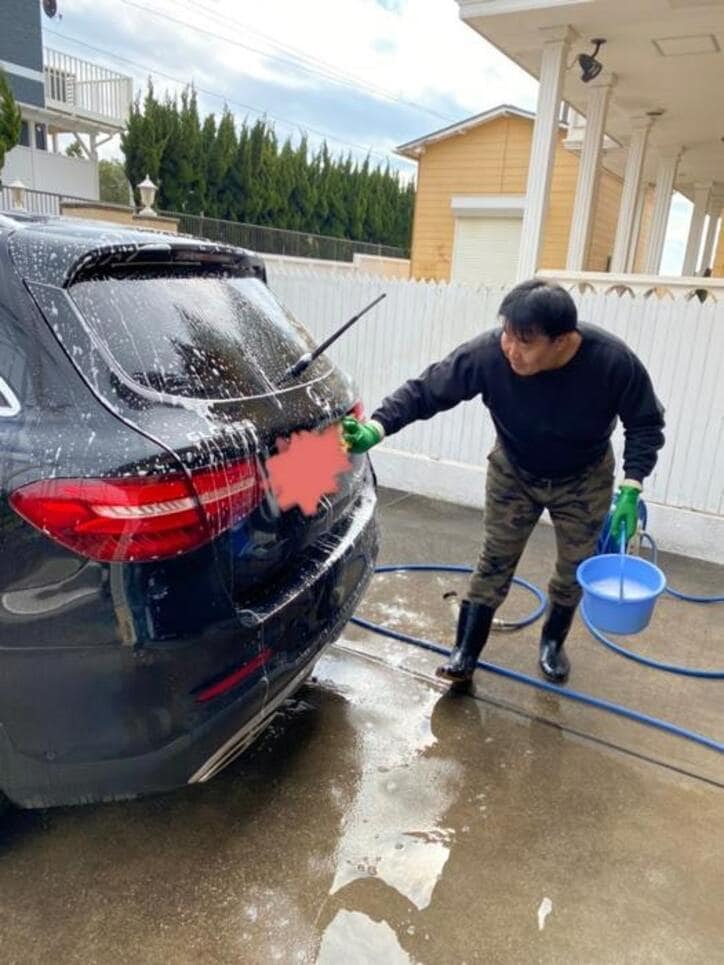  花田虎上、埃だらけだった愛車の洗車を報告「しばらく洗ってなかった」 