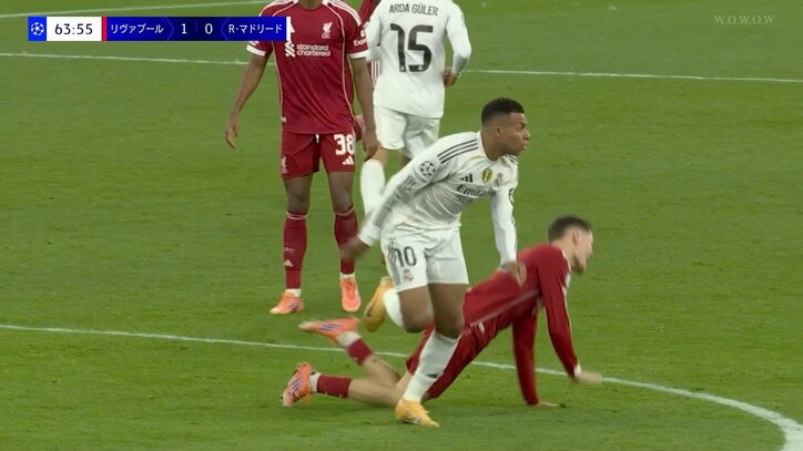 【映像】側頭部直撃の強烈エルボー