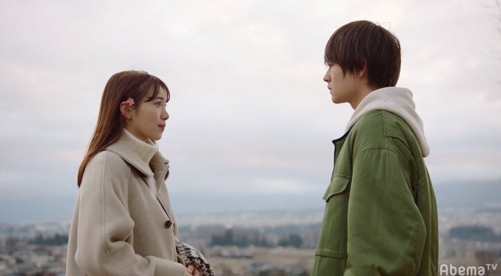 航太（佐野勇斗）と芽衣（飯豊まりえ）が別れのキス…「僕だけが17歳の世界で」切ない恋の結末に視聴者涙