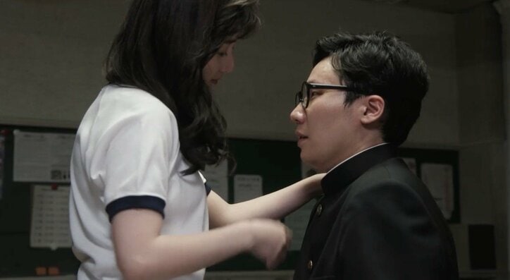 ブルマー姿で色仕掛け、植木鉢を頭上に落とし殺人未遂…眼帯秘書・礼香の高校時代が怖すぎる『L 礼香の真実』