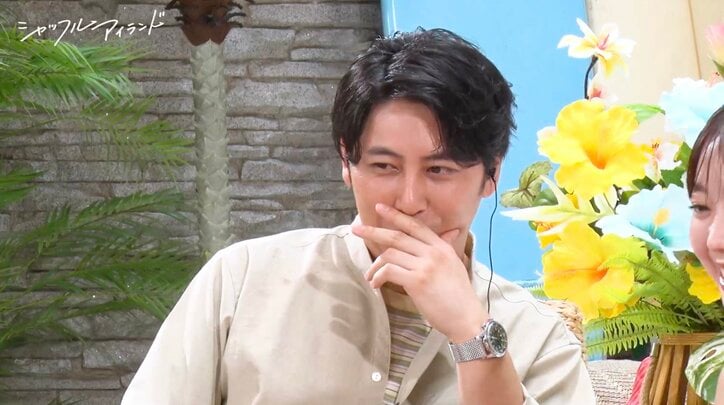 【写真・画像】白肌まぶしい美女ダンサー、浮き輪の中で年上イケメンと密着…「目合わせてもらっていい？」積極アピール！　2枚目