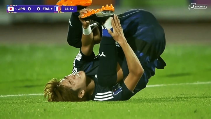 【写真・画像】「レッドだろ！」日本代表MFが“足裏タックル”被害で絶叫…検証映像が物議「FVSが遠いアングルのみ」【U-20W杯】　1枚目