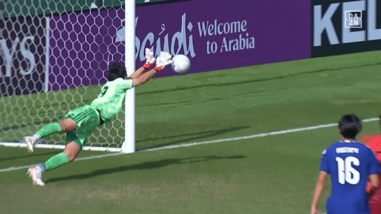 「荒木神だ！」18歳日本代表GK、韓国決定機を“衝撃ビッグセーブ”「弾き方も上手い」「ガンバはどえらいGK育てたな」194cm巨体が横っ飛び【U23アジアカップ】
