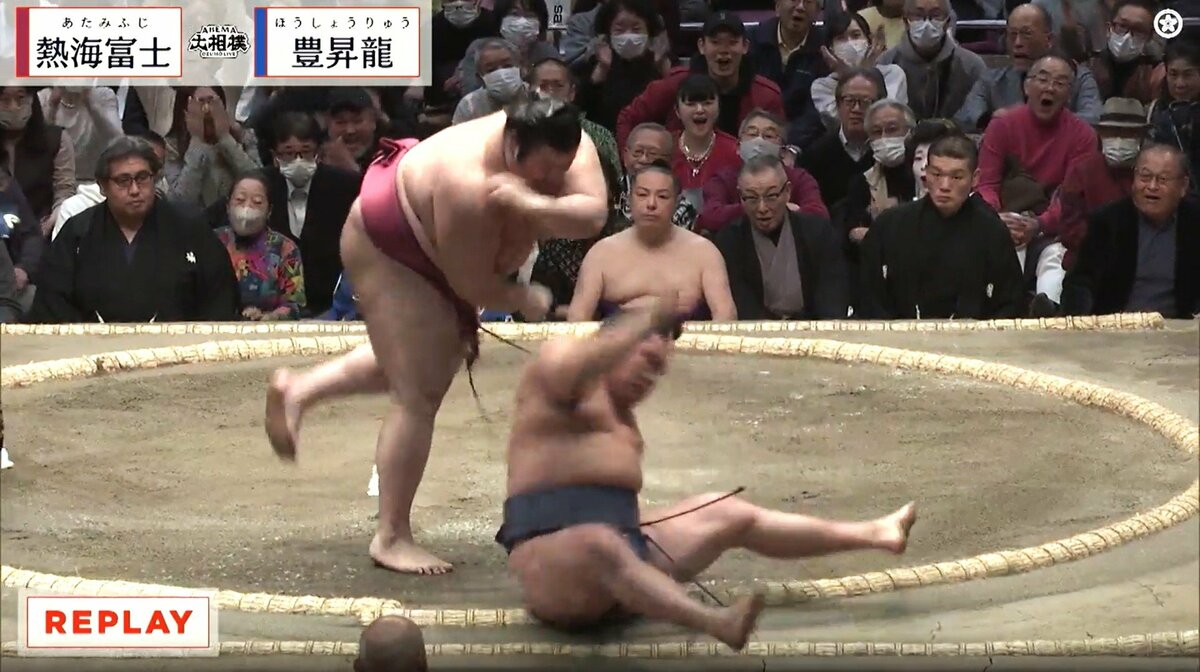 うそ、すげえ」「逆にぶん投げた」大波乱！ 人気若手力士が絶好調の