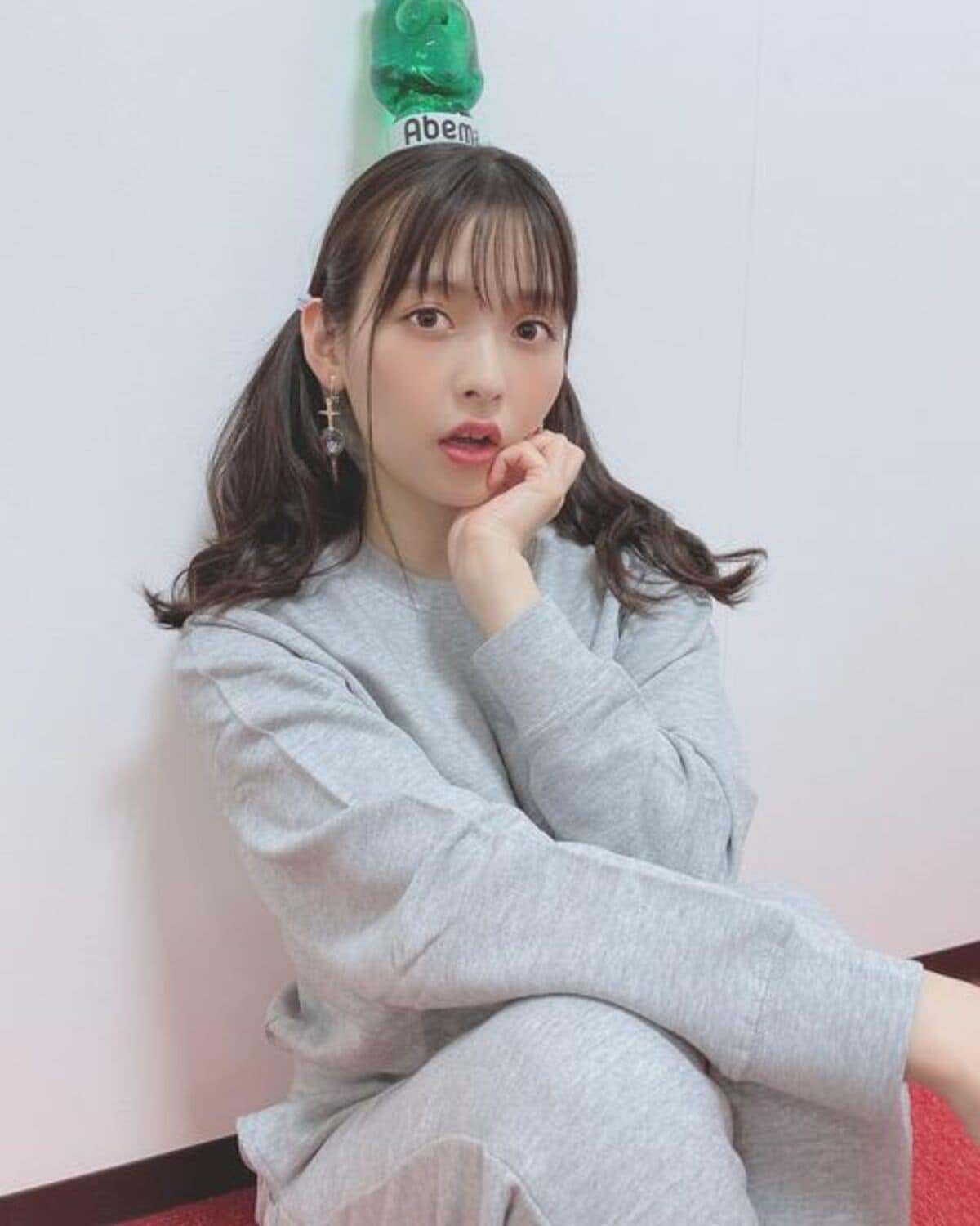 上坂すみれが上下スウェット姿の「声優と夜あそび」オフショット披露 
