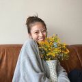 「日本の宝」「相変わらずかわいい」今田美桜、ミモザを抱えたキュートなオフショットを公開し話題
