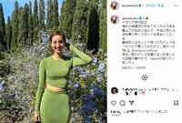 堀田茜、海外の結婚式で“ボディラインくっきり”ドレス姿を披露 「透明感最強」「美しい」と絶賛の声