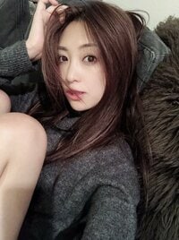 『アウト×デラックス』出演で話題の辰巳奈都子、数年ぶりグラビア掲載を報告　“手ブラ”のセクシーオフショットも