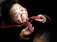 サンシャイン池崎が「呪術廻戦」虎杖コスプレで“宿儺の指”を実食！？リアルすぎる「漫画メシ」に反響続々 