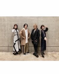 「豪華すぎる」「美しい…」小松未可子、「呪術廻戦」キャストとのオフショットに反響！ 