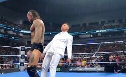 「完全に伸びてる」回し蹴りでまさかの“一発失神”…強烈ビジュアルの“ホラーサイコレスラー”の一撃にファン騒然