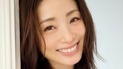 上戸彩、肩肘張ることのない“らしさ”に満ちたグラビア 『FLASH』表紙＆巻頭10P飾る