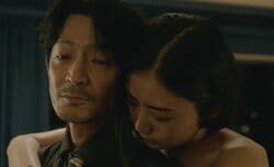 津田健次郎、美人ナースに裸で抱きつかれ…“不倫情事”のシーンに「セクシーすぎてしんど」「全裸の女に抱かれるツダケンがエロい」ファン絶叫『グレイトギフト』第2話