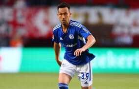 吉田麻也、背番号「4」でシャルケ公式戦にキャプテンとしてデビュー！チームは6発快勝《DFBポカール》