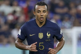 【W杯】「ルール知らねえのか」　仏代表DF、ネックレス着用プレーに驚き続出「がっつりアウト」