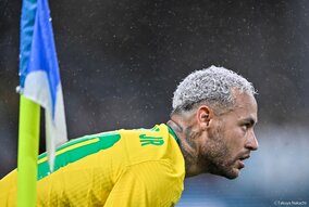 「才能が無双」FWネイマールのフットバレー動画で魅せた驚愕テクに「もはや非人道的」とファン騒然！ ビーチの上でも圧倒的なブラジル代表のオフ映像