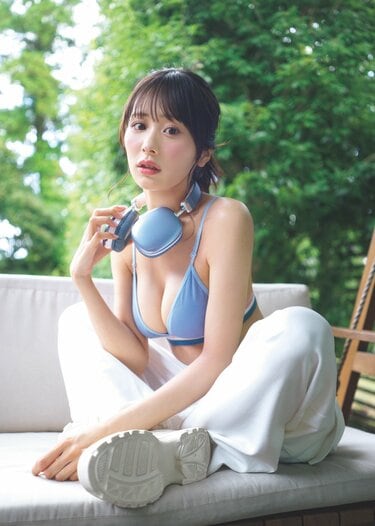 ≠ME・尾木波菜、ナチュラルボーンにあざとくて可愛いグラビア 『週