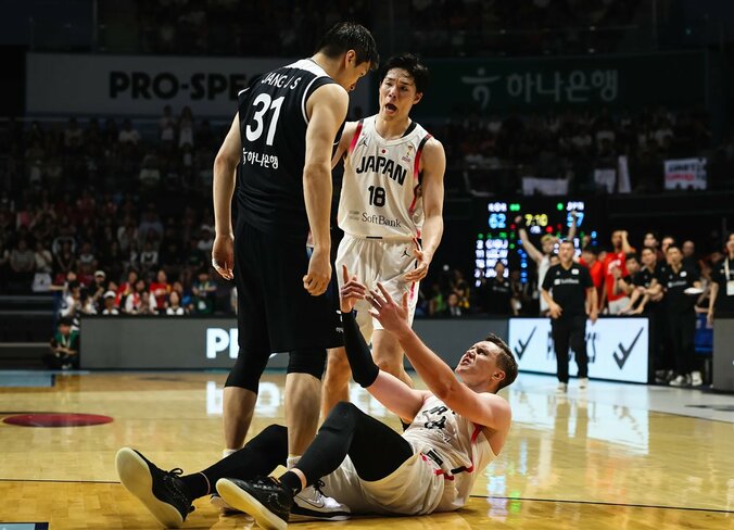 【写真・画像】「まじNBA！」渡邊雄太の“衝撃ブロック”に解説絶叫！「凄いの出た」「あれだけ後手だったのに…」【バスケ日韓戦】　1枚目
