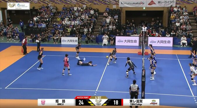 見事なサーブを決めた花岡千聡