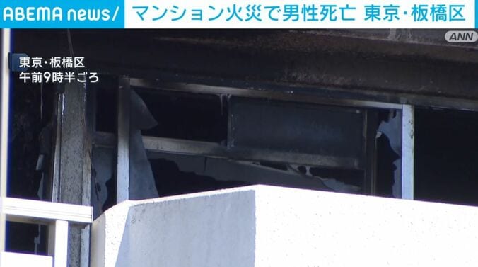 黒焦げになったマンション