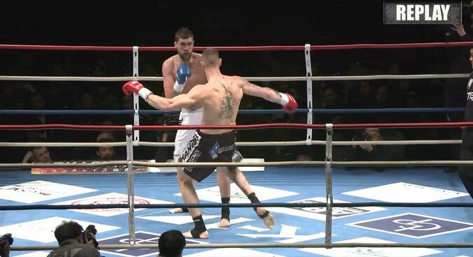 「カーフ一発か！」196cm巨体が“一撃”で崩れ落ちる衝撃KO 魔裟斗「うわぁ…強いわ」驚愕 5枚目