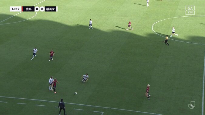 「俺よけてるよな！」鈴木優磨、レフェリーを指差し判定に怒り露わ「カードもらうからやめて」「冷静にな」ファンは心配の声 5枚目