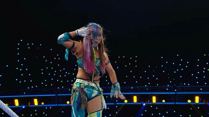 コーナー最上段に登るカイリ