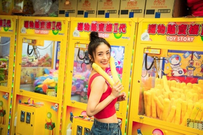 上戸彩、15年ぶり写真集『Midday Reverie』が7月10日発売 かわいさあふれる表情が満載、“覚悟”も詰まった珠玉の1冊 5枚目