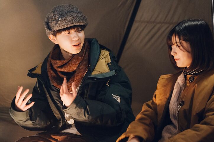 Popモデルゆな&音楽家SASUKE、初回で早くも急接近！タイプの違う男子2人、ゆなをめぐる三角関係に『彼オオカミ』第1話