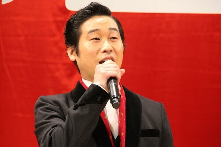 ドランク塚地、舞台挨拶で財布紛失を嘆く「青の長財布なんです」