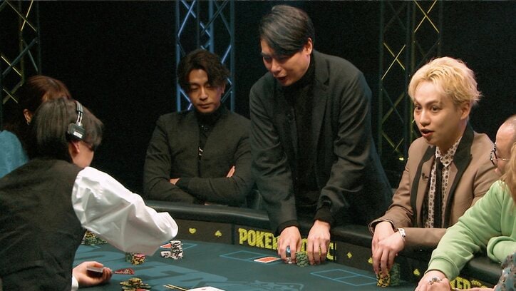 【映像】美女ポーカープロも困惑…“破天荒芸人”、まさかの大博打