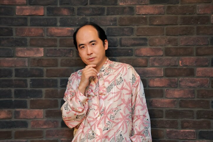 【写真・画像】村重が知る、LE SSERAFIMの魅力、そして聴いていると「イケてる、あたし」と感じる、トレエン斎藤のお気に入りの楽曲とは? 3枚目