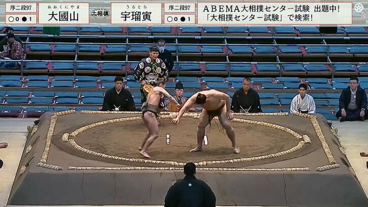 【写真・画像】まるで土俵を舞台に踊っているかのよう……体重60キロ角界最軽量力士、軽い身のこなしで躍動「魅せるねぇ」「すげぇ切り返し！」驚きの結末に騒然　1枚目